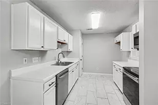 7137 Friendly Ave, Greensboro, NC 27410 - Photo 8