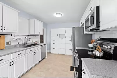 2348 Rosewood Avenue, Winston-Salem, NC 27103 - Photo 8
