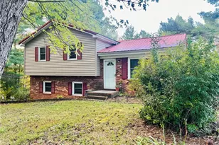 270 Woodcreek Dr, Mount Airy, NC 27030 - Photo 2