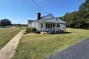 2709 Murray Rd, State Road, NC 28676 - Photo 4