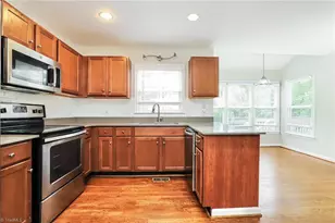 1505 Bridgetown Ct, Greensboro, NC 27407 - Photo 8
