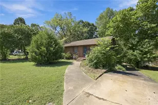 414 Tryon St, Burlington, NC 27217 - Photo 2