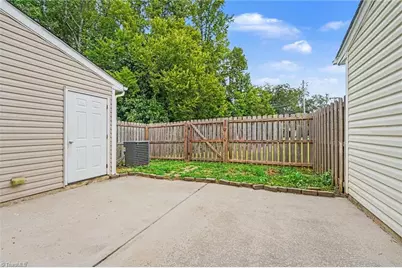 2044 Waterstone Lane, High Point, NC 27265 - Photo 24