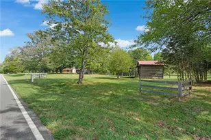 1203 Brooks Rd, Reidsville, NC 27320 - Photo 46