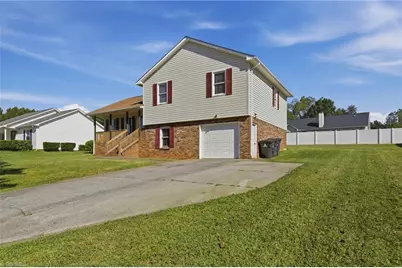 3709 Signet Drive, Winston-Salem, NC 27101 - Photo 2