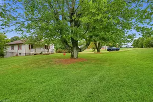 862 Country Club Dr, State Road, NC 28676 - Photo 28