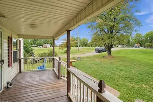 862 Country Club Dr, State Road, NC 28676 - Photo 4