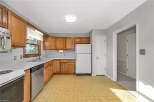 196 Lewis Fork Dr, Wilkesboro, NC 28697 - Photo 22