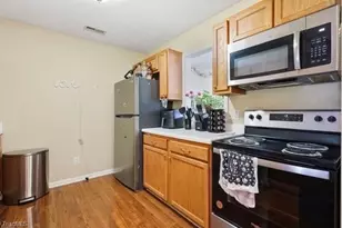 903 Hanahan Ct, Greensboro, NC 27409 - Photo 2
