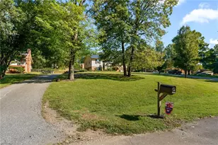 1721 Valley Brook Rd, Clemmons, NC 27012 - Photo 2