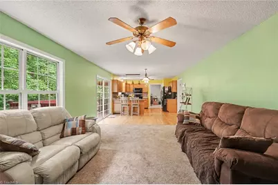 215 Blakes Court, Thomasville, NC 27360 - Photo 12
