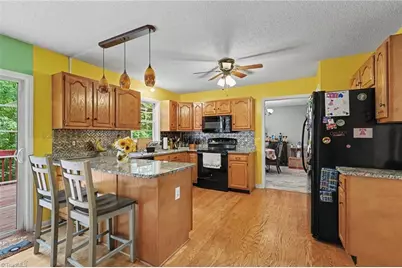 215 Blakes Court, Thomasville, NC 27360 - Photo 4