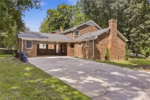 33 Kemp Rd E, Greensboro, NC 27410 - Photo 26