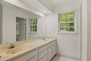 33 Kemp Rd E, Greensboro, NC 27410 - Photo 20