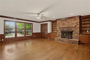 33 Kemp Rd E, Greensboro, NC 27410 - Photo 8