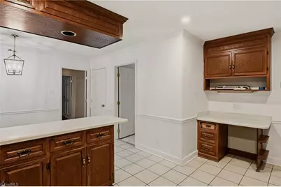 33 Kemp Road E, Greensboro, NC 27410 - Photo 12