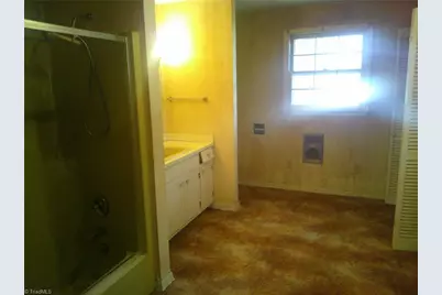 320 E Vandalia Road, Greensboro, NC 27406 - Photo 8