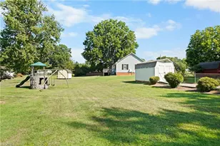 590 N Peace Haven Rd, Winston-Salem, NC 27104 - Photo 34