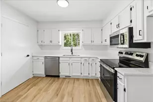 4103 Hickory Tree Ln, Greensboro, NC 27405 - Photo 6