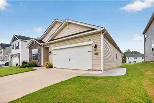 3104 Middle Creek Ln, Greensboro, NC 27405 - Photo 2