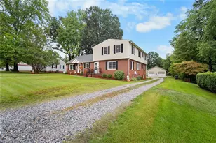 218 Center St, Kernersville, NC 27284 - Photo 2