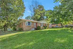2401 Bywood Rd, Greensboro, NC 27405 - Photo 2