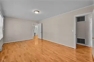 212 W Gilbreath St, Graham, NC 27253 - Photo 6
