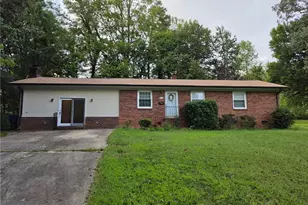 379 W Maple Ave, Mocksville, NC 27028 - Photo 1