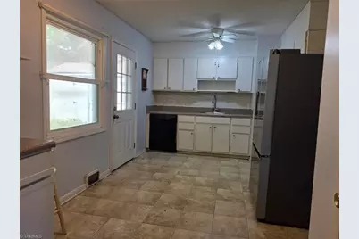 379 W Maple Avenue, Mocksville, NC 27028 - Photo 4