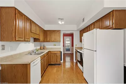 3936 New Garden Park, Greensboro, NC 27410 - Photo 8