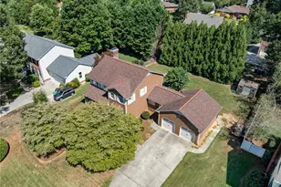 3804 Oak Forest Dr, High Point, NC 27265 - Photo 2