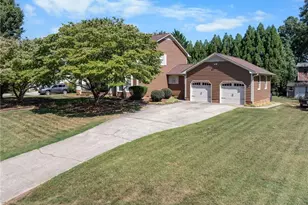 3804 Oak Forest Dr, High Point, NC 27265 - Photo 4