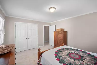 3804 Oak Forest Drive, High Point, NC 27265 - Photo 32