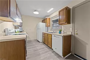 211 McIver St, Greensboro, NC 27403 - Photo 12