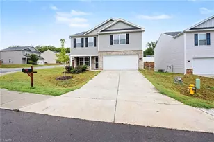 135 Carriage Cv Cir, Mocksville, NC 27028 - Photo 1