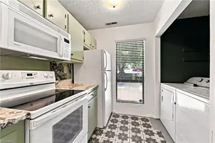 301 Village Ln, Greensboro, NC 27409 - Photo 4
