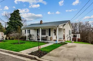 911 Banner St, Mount Airy, NC 27030 - Photo 4