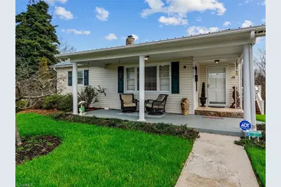 911 Banner Street, Mount Airy, NC 27030 - Photo 2