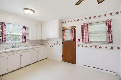 553 E Ridge Avenue, Liberty, NC 27298 - Photo 16