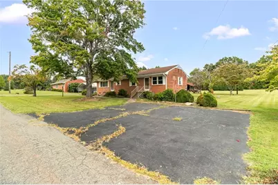 553 E Ridge Avenue, Liberty, NC 27298 - Photo 8