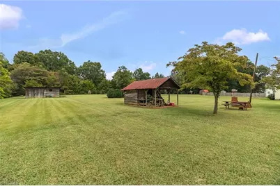 553 E Ridge Avenue, Liberty, NC 27298 - Photo 6