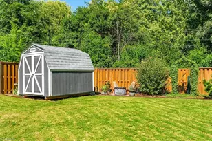 2004 Queens Ct, Greensboro, NC 27408 - Photo 34