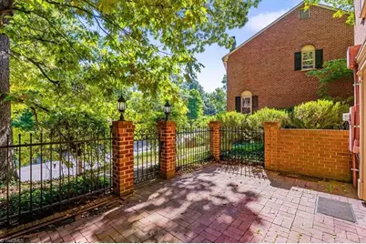 400 Fisher Park Circle #E, Greensboro, NC 27401 - Photo 26