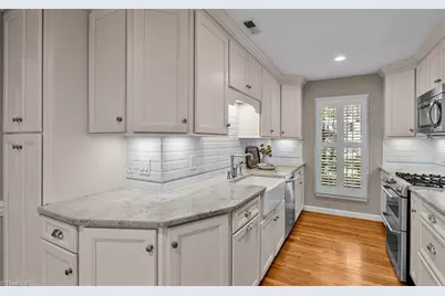 400 Fisher Park Circle #E, Greensboro, NC 27401 - Photo 10