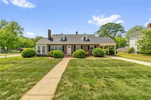 318 S Fayetteville St, Liberty, NC 27298 - Photo 2