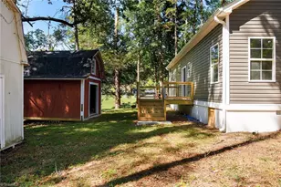 105 Trexler Ave, Thomasville, NC 27360 - Photo 24