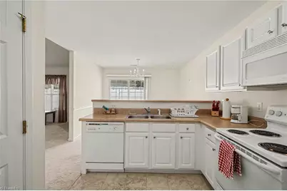 6001 Holland Park Lane, High Point, NC 27265 - Photo 18