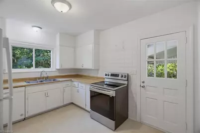 3123 W Friendly Avenue, Greensboro, NC 27408 - Photo 12