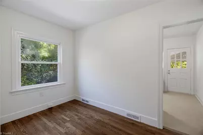 3123 W Friendly Avenue, Greensboro, NC 27408 - Photo 10