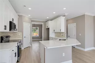 2111 Medhurst Dr, Greensboro, NC 27410 - Photo 10